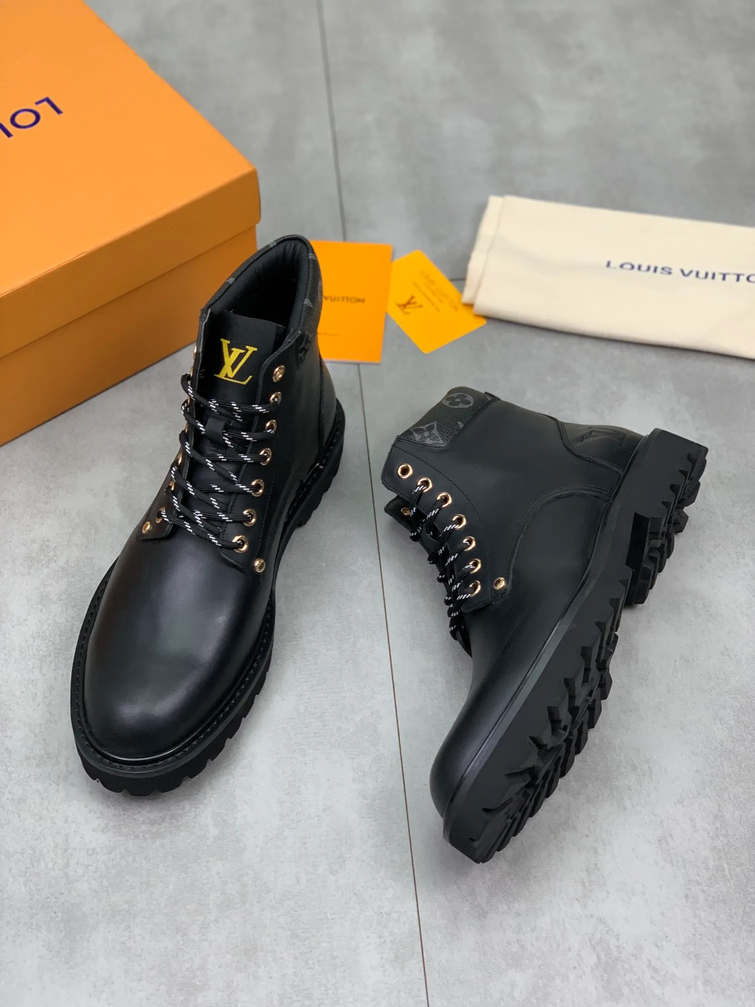 Men's men's shoes 💰P620💰【New】🆘Water-dyed cow lining LV Louis Vuitton business high-top leather shoes, made of original imported Italian 🇮🇹 calfskin, full cowhide lining, carefully handmade by professional shoemakers, the original version is specially designed for wear-resistant outsole. Standard code 38-44 3⃣️color🉑️choice